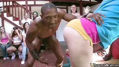 Népotisme extrait de film x amateur Douze