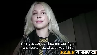 La star du porno allemande Mia Gun se fait film porno extrait défoncer avec une beauté trans