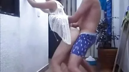 Domination des pieds et humiliation extrait gratuit video porno SPH par 3 princesses garces