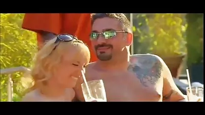 Petite fille asiatique et grosse bite blanche extrait video adulte