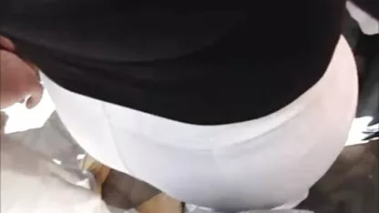 Gros mamelons serrés, chatte extrait video fellation jouée avec