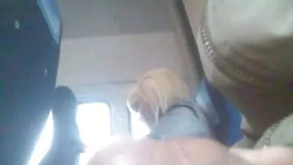 MILF chaude se gode sur le lit BVR porno extrait de film