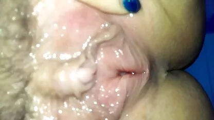 La femme sert la extrait video mature bite de son homme et se fait baiser