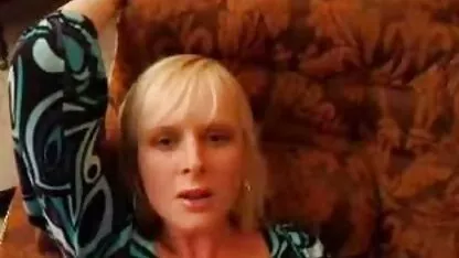 Poilue extrait de film porn mature éjacule pendant qu'elle se fait sodomiser