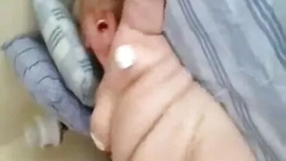 Blonde aux cheveux bouclés aime une grosse bite dans le cul et une charge extrait film porno streaming dans sa bouche