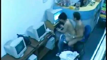 Brunette extrait gratuit de film sexy chevauche Sybian sur cam