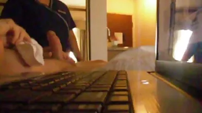 Battre sa femme dans la salle de extrait film hard gratuit bain