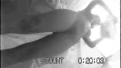 modèle adolescent gros seins rebondissant extrait video porno en soutien-gorge et culotte
