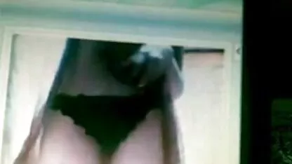 Tout interne, elle adore ça dans extrait vidéo amateur gratuit sa chatte serrée et il va