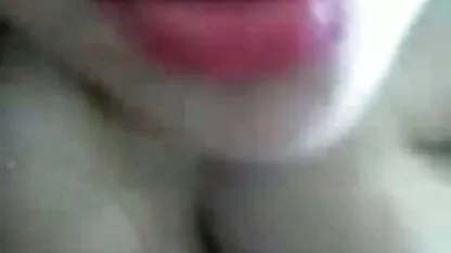 Gros seins gonflés huilés sur extrait x video un gode chevauchant une bombasse